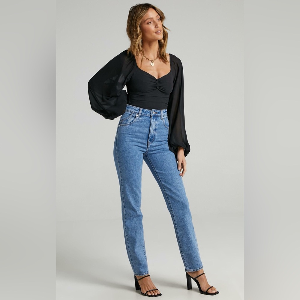 ROLLA'S Women's Straight Leg Blue Jeans